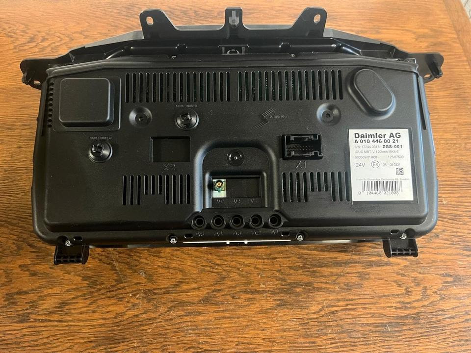 Mercedes Benz Actros MP4 Kombiinstrument / Tacho A0104460021 - Armatuurlaud - Veoauto: pilt 4 Mercedes Benz Actros MP4 Kombiinstrument / Tacho A0104460021 - Armatuurlaud - Veoauto: pilt 4