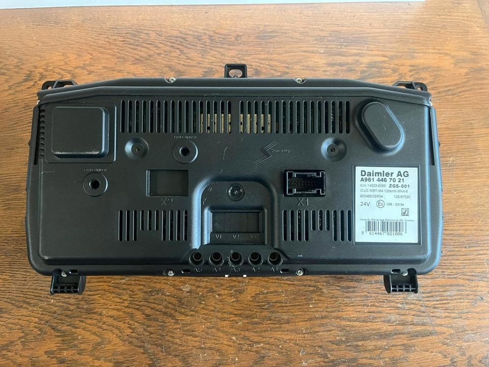 Mercedes Benz Actros MP4 Kombiinstrument / Tacho A9614467021 - Armatuurlaud - Veoauto: pilt 4 Mercedes Benz Actros MP4 Kombiinstrument / Tacho A9614467021 - Armatuurlaud - Veoauto: pilt 4