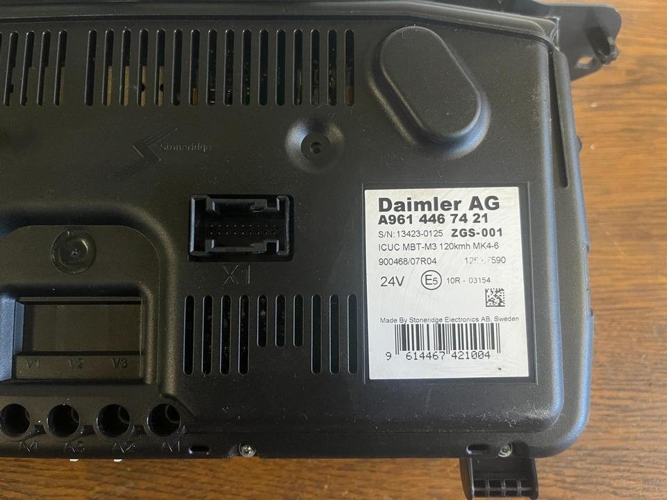 Mercedes Benz Actros MP4 Kombiinstrument / Tacho A9614467421 - Armatuurlaud - Veoauto: pilt 4 Mercedes Benz Actros MP4 Kombiinstrument / Tacho A9614467421 - Armatuurlaud - Veoauto: pilt 4
