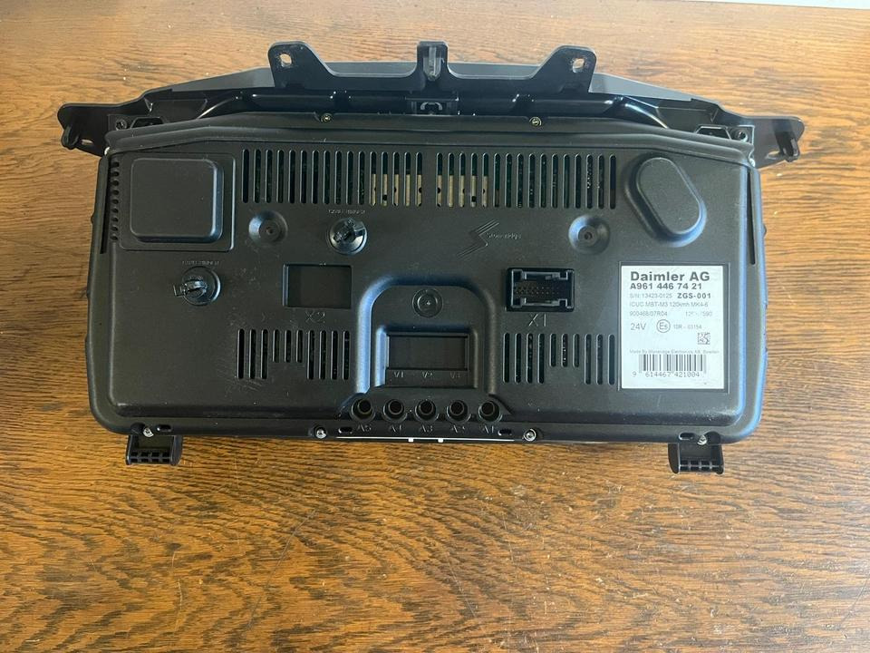 Mercedes Benz Actros MP4 Kombiinstrument / Tacho A9614467421 - Armatuurlaud - Veoauto: pilt 3 Mercedes Benz Actros MP4 Kombiinstrument / Tacho A9614467421 - Armatuurlaud - Veoauto: pilt 3