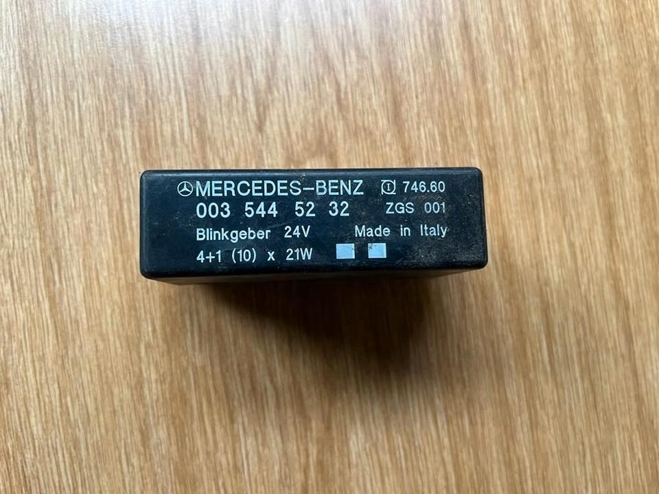 Mercedes Benz Blinkerrelais Blinkgeber 0035445232 - Relee - Veoauto: pilt 1 Mercedes Benz Blinkerrelais Blinkgeber 0035445232 - Relee - Veoauto: pilt 1