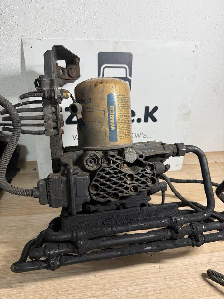 Mercedes KNORR-BREMSE Lufttrockner A0014460464 K078213 - Piduritarvik - Veoauto: pilt 2 Mercedes KNORR-BREMSE Lufttrockner A0014460464 K078213 - Piduritarvik - Veoauto: pilt 2