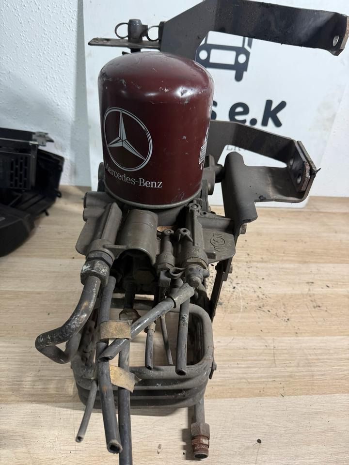 Mercedes KNORR-BREMSE LufttrocknerA0014465564 K138265 - Piduritarvik - Veoauto: pilt 3 Mercedes KNORR-BREMSE LufttrocknerA0014465564 K138265 - Piduritarvik - Veoauto: pilt 3