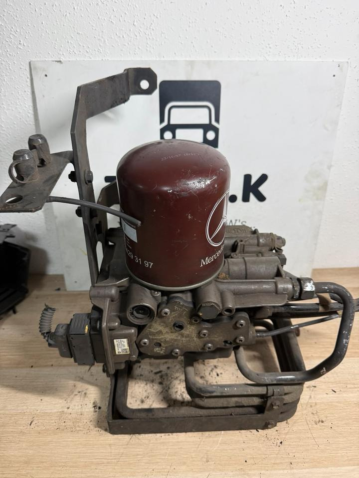 Mercedes KNORR-BREMSE LufttrocknerA0014465564 K138265 - Piduritarvik - Veoauto: pilt 1 Mercedes KNORR-BREMSE LufttrocknerA0014465564 K138265 - Piduritarvik - Veoauto: pilt 1