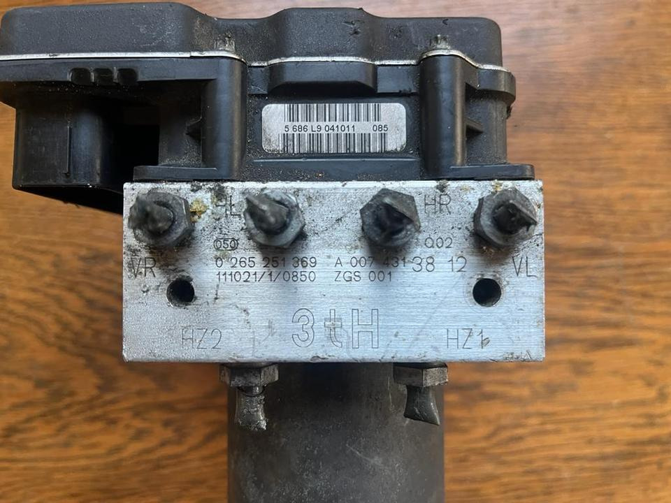 Mercedes Sprinter Hydraulikblock ABS Pumpe A0074313812 - Hüdraulika - Veoauto: pilt 2 Mercedes Sprinter Hydraulikblock ABS Pumpe A0074313812 - Hüdraulika - Veoauto: pilt 2