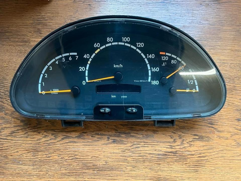 Mercedes Sprinter Kombiinstrument Tacho A0014460721 - Armatuurlaud - Veoauto: pilt 1 Mercedes Sprinter Kombiinstrument Tacho A0014460721 - Armatuurlaud - Veoauto: pilt 1