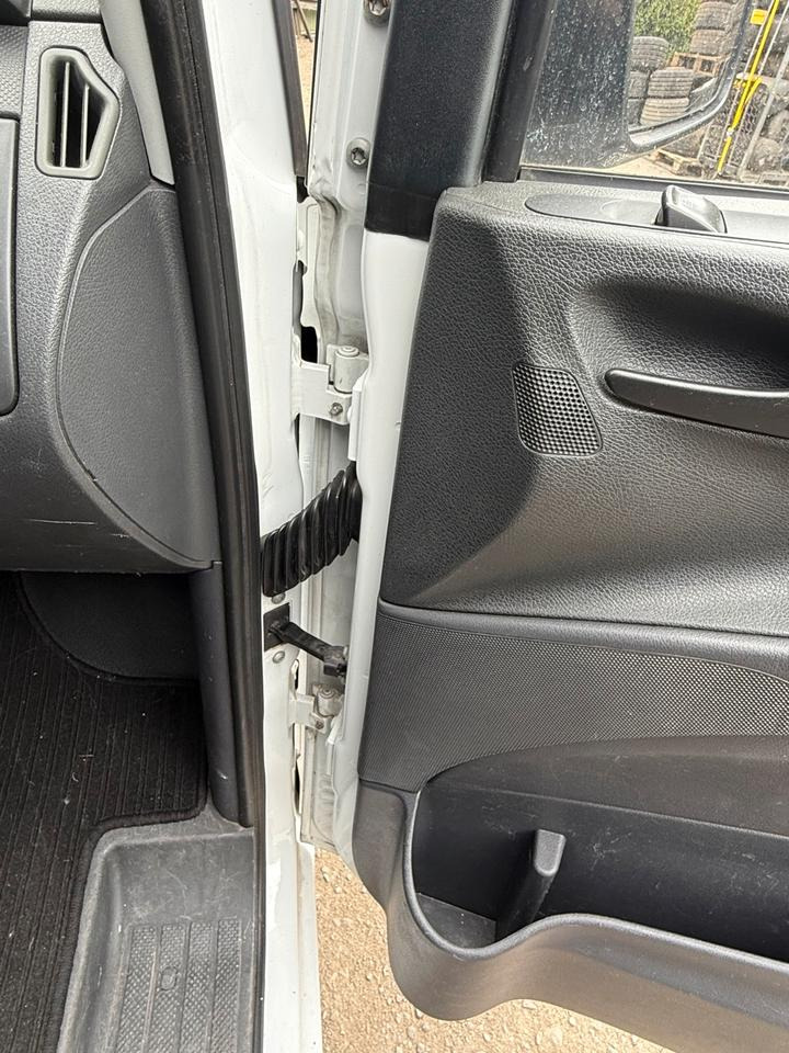 Mercedes VITO Beifahrertür Rechts komplett BJ 2012 - Uks ja varuosad - Tarbesõiduk: pilt 3 Mercedes VITO Beifahrertür Rechts komplett BJ 2012 - Uks ja varuosad - Tarbesõiduk: pilt 3