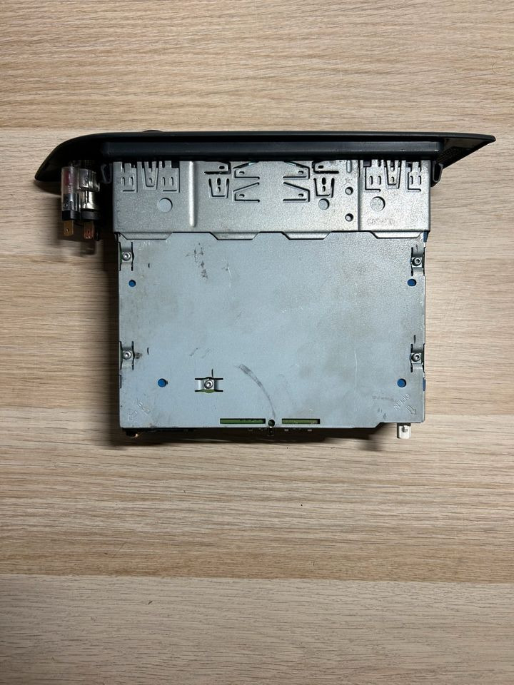 MAN BOSCH Multimedia Radio 24V 81.28101-6184 - Varuosa: pilt 4 MAN BOSCH Multimedia Radio 24V 81.28101-6184 - Varuosa: pilt 4