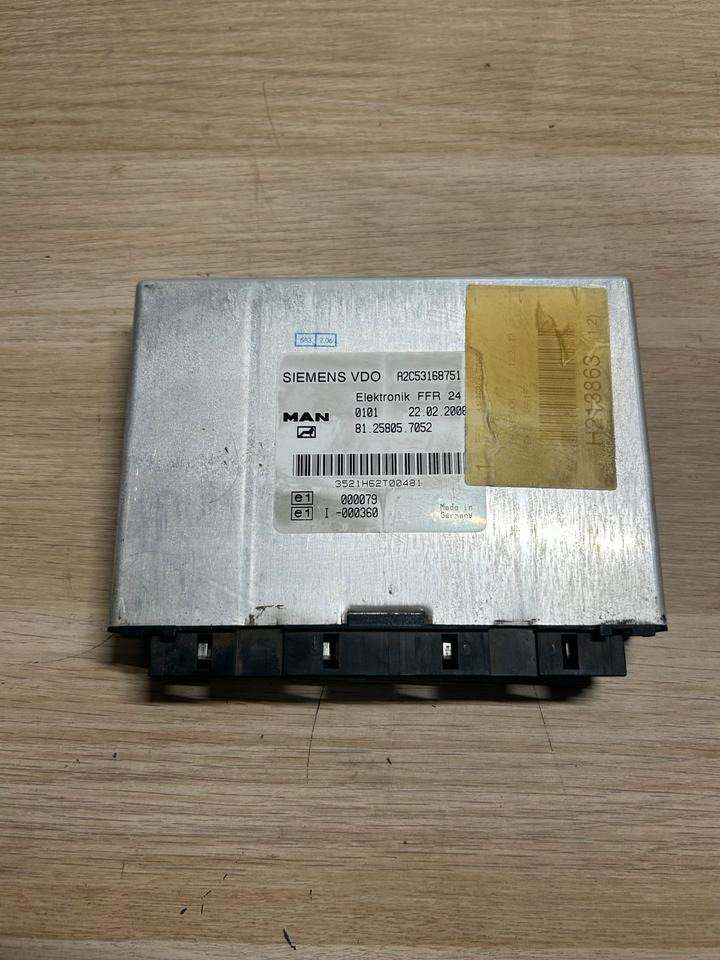 MAN Siemens VDO Elektronik FFR Steuergerät 81.25805.7052 - Varuosa: pilt 2 MAN Siemens VDO Elektronik FFR Steuergerät 81.25805.7052 - Varuosa: pilt 2