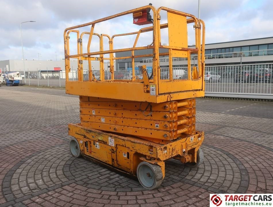 Genie GS-3246 Electric Scissor Work Lift 1175cm DEFECT - Käärlift: pilt 2 Genie GS-3246 Electric Scissor Work Lift 1175cm DEFECT - Käärlift: pilt 2
