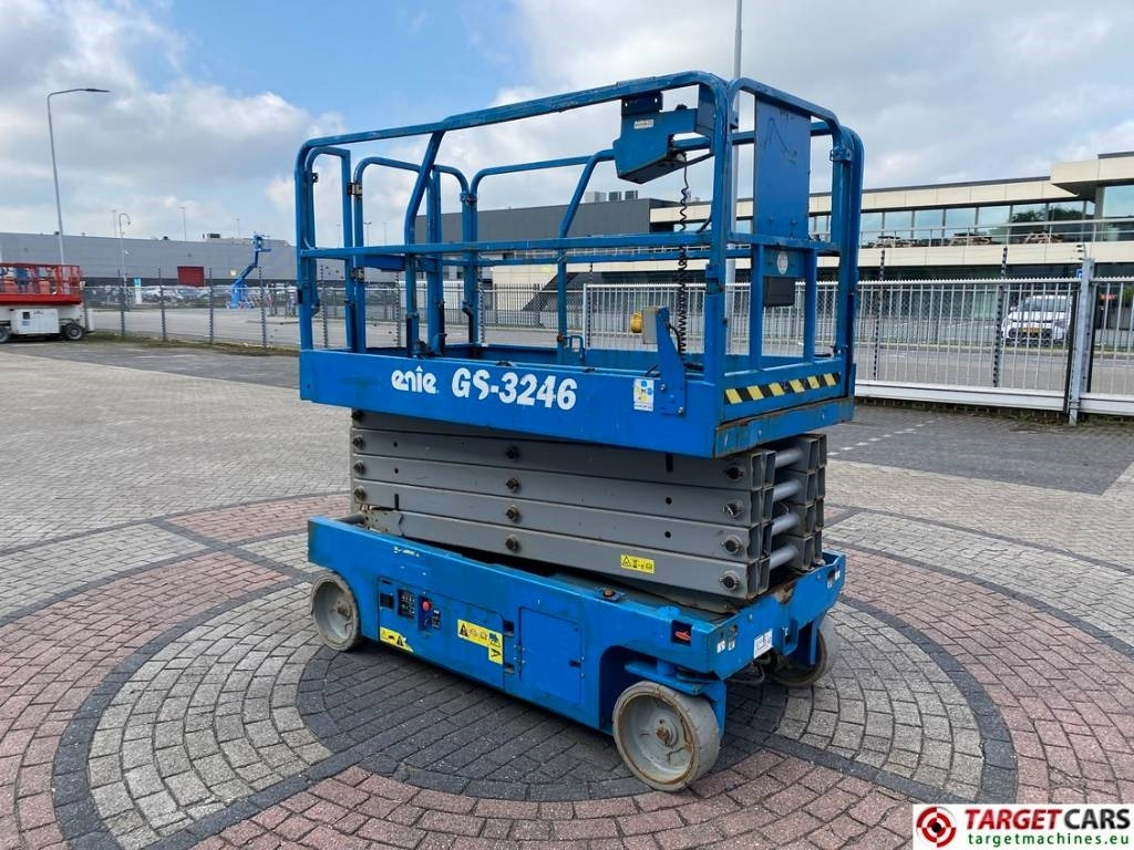 Genie GS-3246 Electric Scissor Work Lift 1175cm - Käärlift: pilt 2 Genie GS-3246 Electric Scissor Work Lift 1175cm - Käärlift: pilt 2