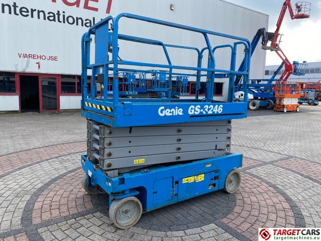 Genie GS-3246 Electric Scissor Work Lift 1175cm - Käärlift: pilt 1 Genie GS-3246 Electric Scissor Work Lift 1175cm - Käärlift: pilt 1