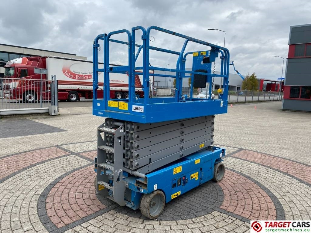 Genie GS-4047 Electric Scissor Work Lift 1389cm - Käärlift: pilt 3 Genie GS-4047 Electric Scissor Work Lift 1389cm - Käärlift: pilt 3