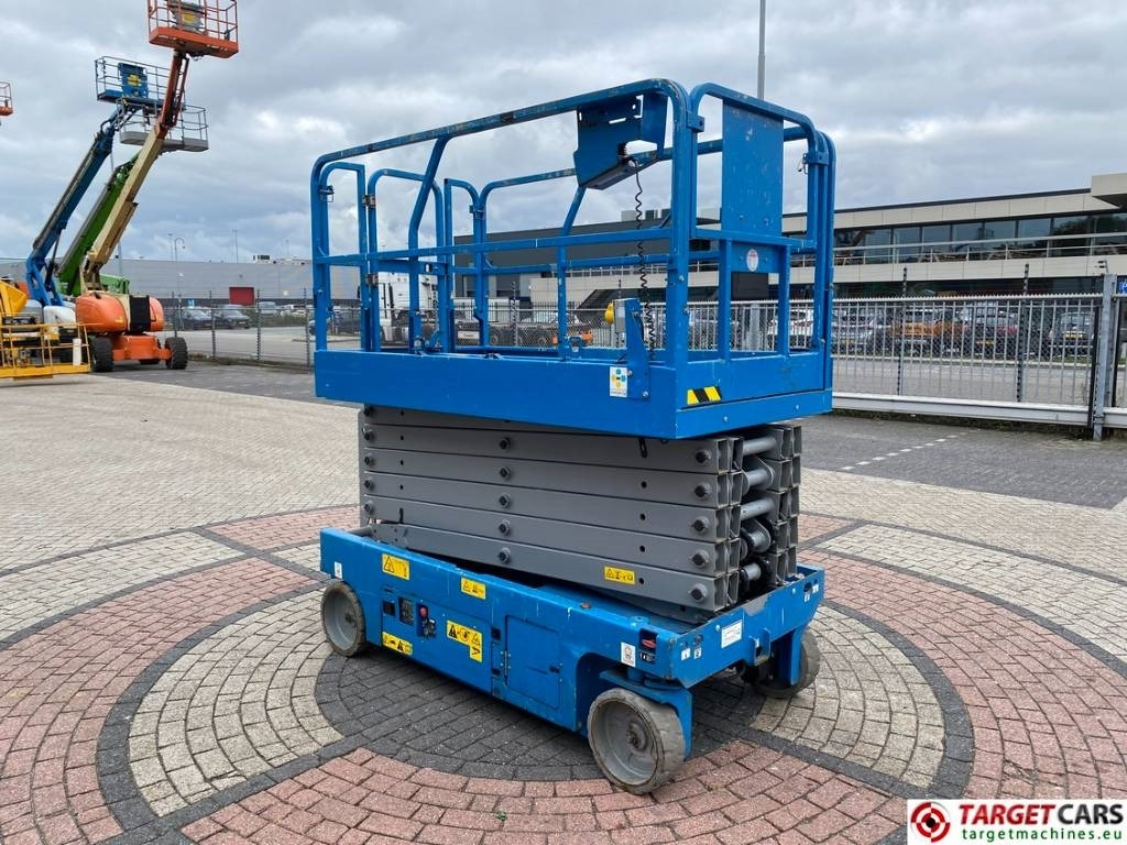 Genie GS-4047 Electric Scissor Work Lift 1389cm - Käärlift: pilt 2 Genie GS-4047 Electric Scissor Work Lift 1389cm - Käärlift: pilt 2