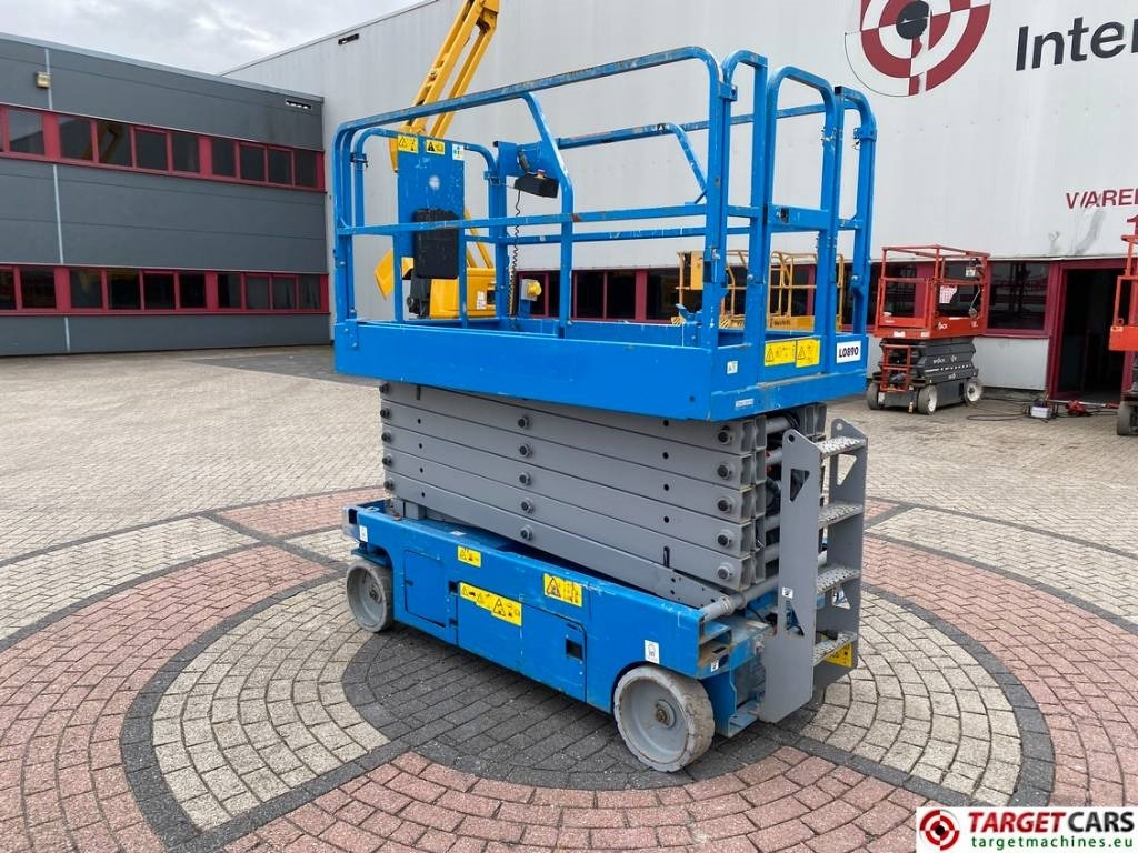 Genie GS-4047 Electric Scissor Work Lift 1389cm - Käärlift: pilt 4 Genie GS-4047 Electric Scissor Work Lift 1389cm - Käärlift: pilt 4