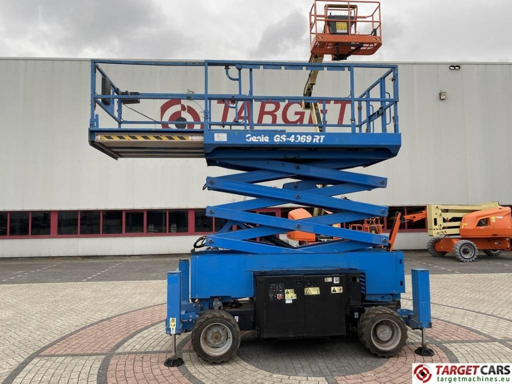 Genie GS-4069RT Diesel 4x4 Scissor Work Lift 1412cm  - Käärlift: pilt 5 Genie GS-4069RT Diesel 4x4 Scissor Work Lift 1412cm  - Käärlift: pilt 5