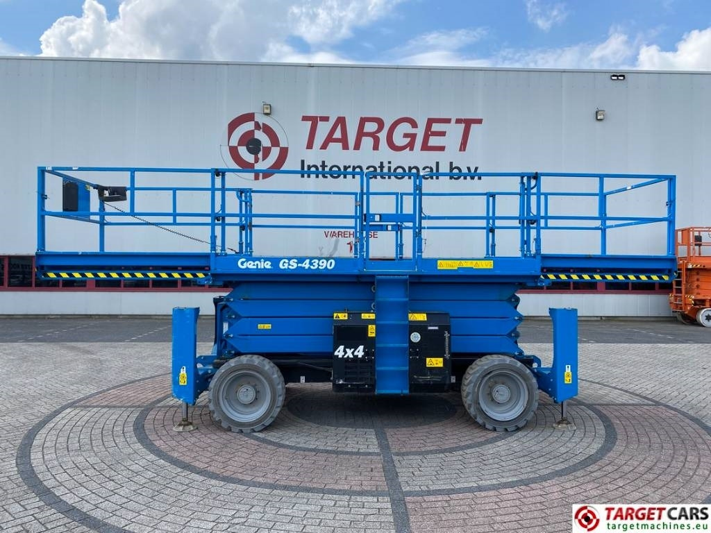 Genie GS-4390 RT LPG 4x4 Scissor Work Lift 1511cm - Käärlift: pilt 5 Genie GS-4390 RT LPG 4x4 Scissor Work Lift 1511cm - Käärlift: pilt 5