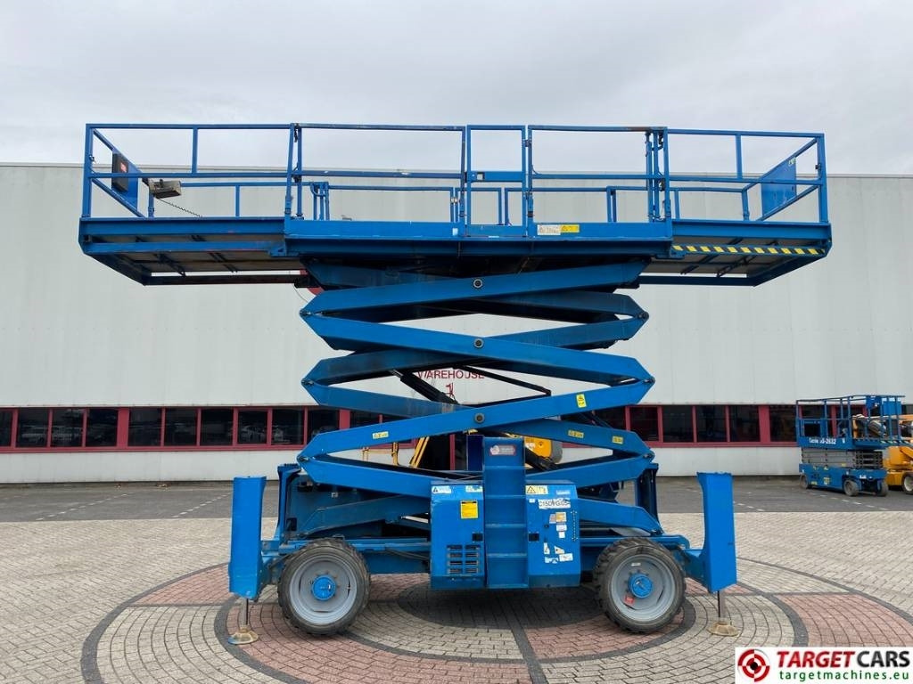 Genie GS-4390RT Diesel 4x4 Scissor Work Lift 1511cm - Käärlift: pilt 5 Genie GS-4390RT Diesel 4x4 Scissor Work Lift 1511cm - Käärlift: pilt 5