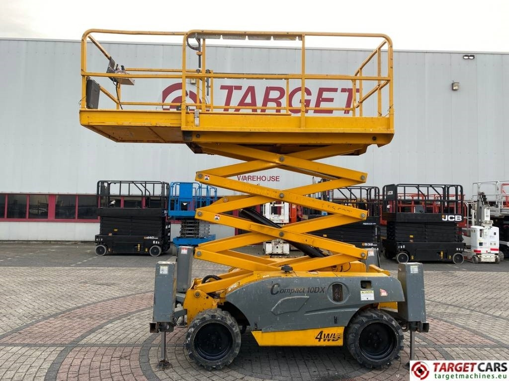 Haulotte Compact 10DX Diesel 4x4 Scissor Work Lift 1015cm - Käärlift: pilt 5 Haulotte Compact 10DX Diesel 4x4 Scissor Work Lift 1015cm - Käärlift: pilt 5