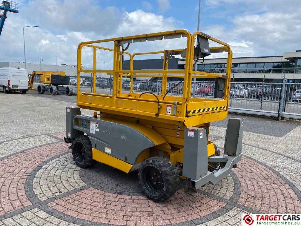 Haulotte Compact 10DX Diesel 4x4 Scissor Work Lift 1015cm - Käärlift: pilt 2 Haulotte Compact 10DX Diesel 4x4 Scissor Work Lift 1015cm - Käärlift: pilt 2