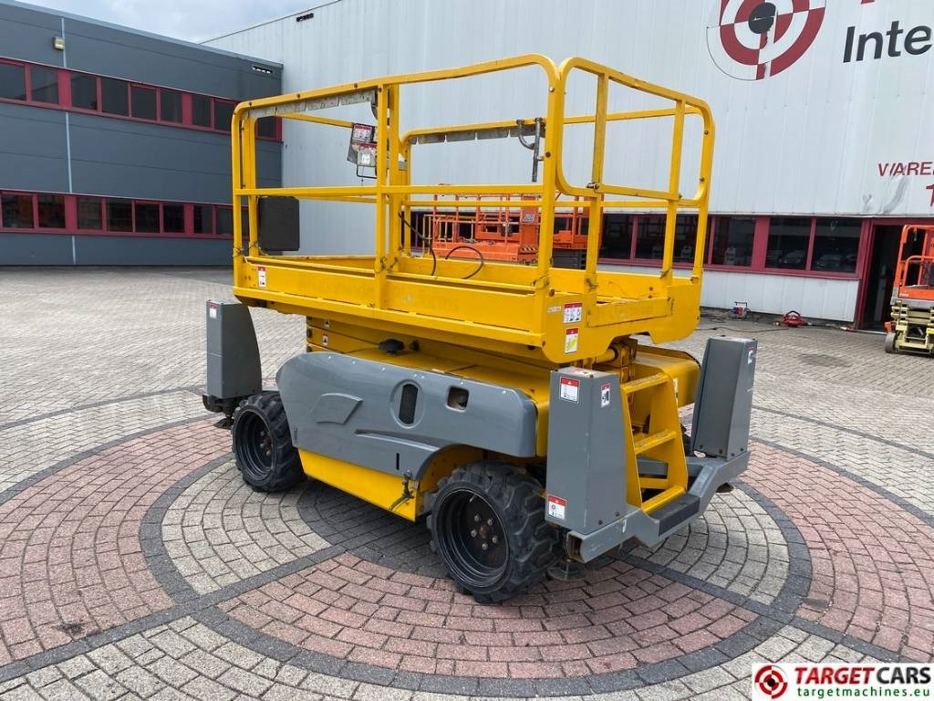 Haulotte Compact 10DX Diesel 4x4 Scissor Work Lift 1015cm - Käärlift: pilt 4 Haulotte Compact 10DX Diesel 4x4 Scissor Work Lift 1015cm - Käärlift: pilt 4