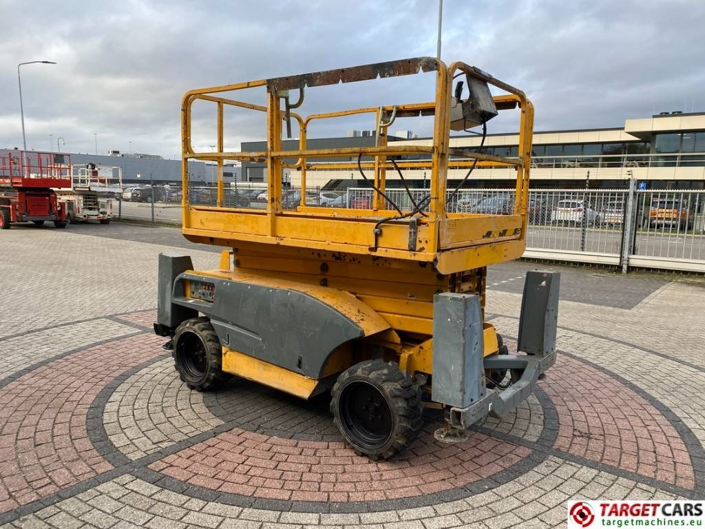 Haulotte Compact 12DX Diesel 4x4 Scissor Work Lift 1206cm - Käärlift: pilt 2 Haulotte Compact 12DX Diesel 4x4 Scissor Work Lift 1206cm - Käärlift: pilt 2