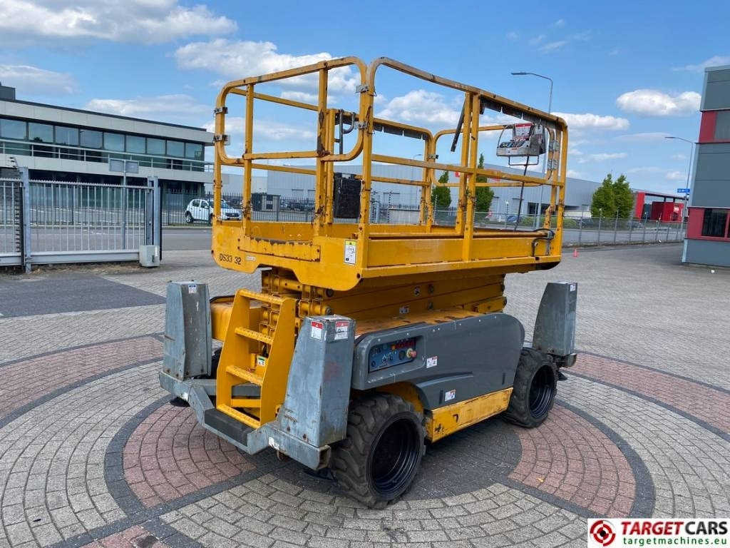 Haulotte Compact 12DX Diesel 4x4 Scissor Work Lift 1206cm - Käärlift: pilt 3 Haulotte Compact 12DX Diesel 4x4 Scissor Work Lift 1206cm - Käärlift: pilt 3