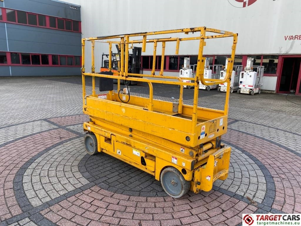 Haulotte Compact 8 Elecftric Scissor Work Lift 818cm - Käärlift: pilt 4 Haulotte Compact 8 Elecftric Scissor Work Lift 818cm - Käärlift: pilt 4