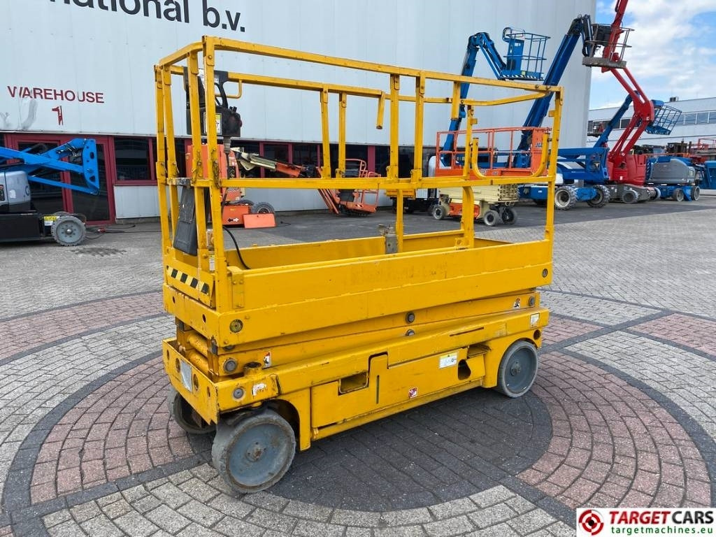 Haulotte Compact 8 Electric Scissor Work Lift 818cm - Käärlift: pilt 1 Haulotte Compact 8 Electric Scissor Work Lift 818cm - Käärlift: pilt 1