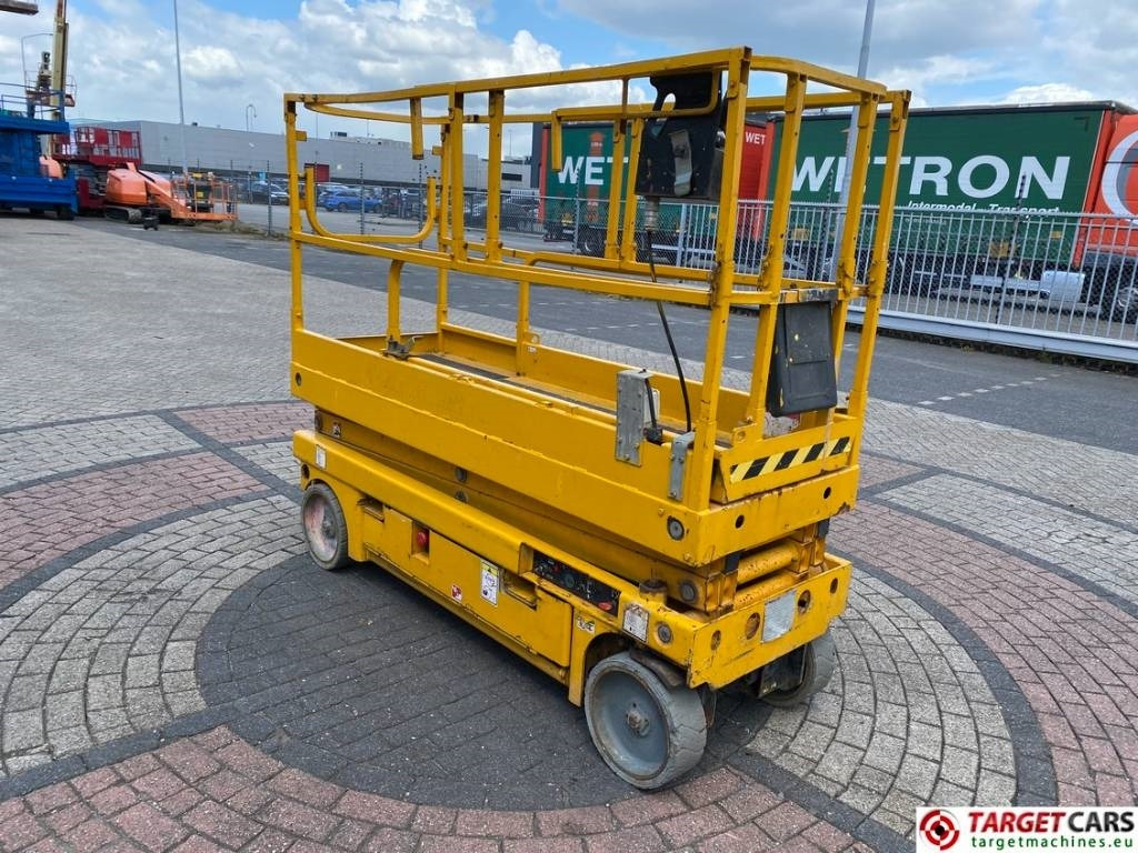 Haulotte Compact 8 Electric Scissor Work Lift 818cm - Käärlift: pilt 2 Haulotte Compact 8 Electric Scissor Work Lift 818cm - Käärlift: pilt 2