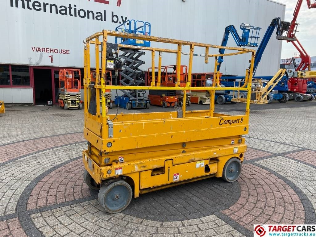 Haulotte Compact 8 Electric Scissor Work Lift 818cm - Käärlift: pilt 1 Haulotte Compact 8 Electric Scissor Work Lift 818cm - Käärlift: pilt 1