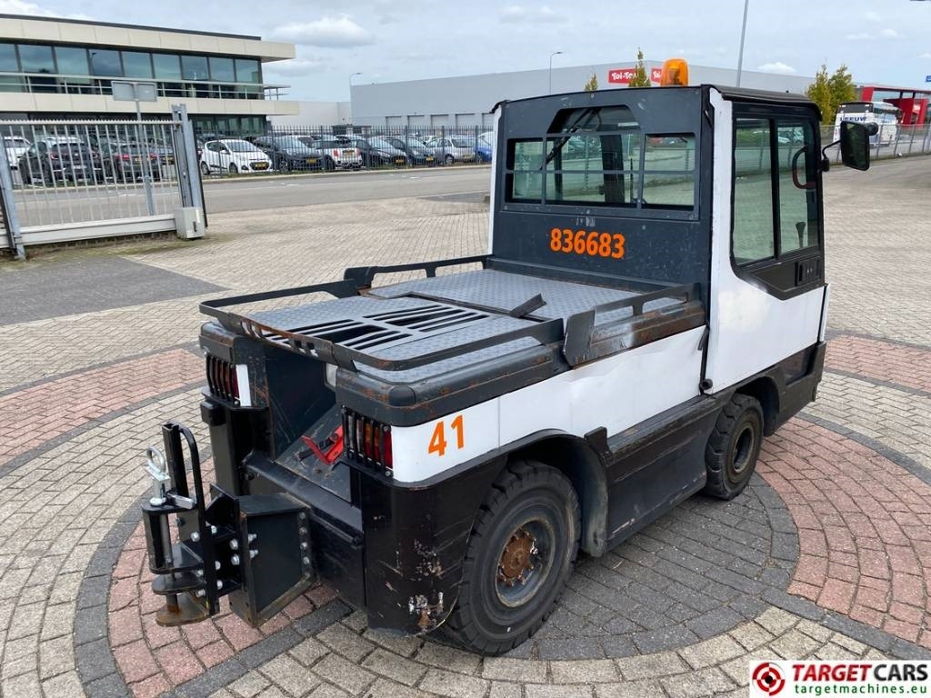 Linde P250 Tow Tug Truck Tractor Electric 80V max 25T - Munitsipaaltraktor: pilt 3 Linde P250 Tow Tug Truck Tractor Electric 80V max 25T - Munitsipaaltraktor: pilt 3