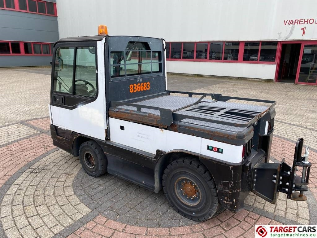 Linde P250 Tow Tug Truck Tractor Electric 80V max 25T - Munitsipaaltraktor: pilt 4 Linde P250 Tow Tug Truck Tractor Electric 80V max 25T - Munitsipaaltraktor: pilt 4