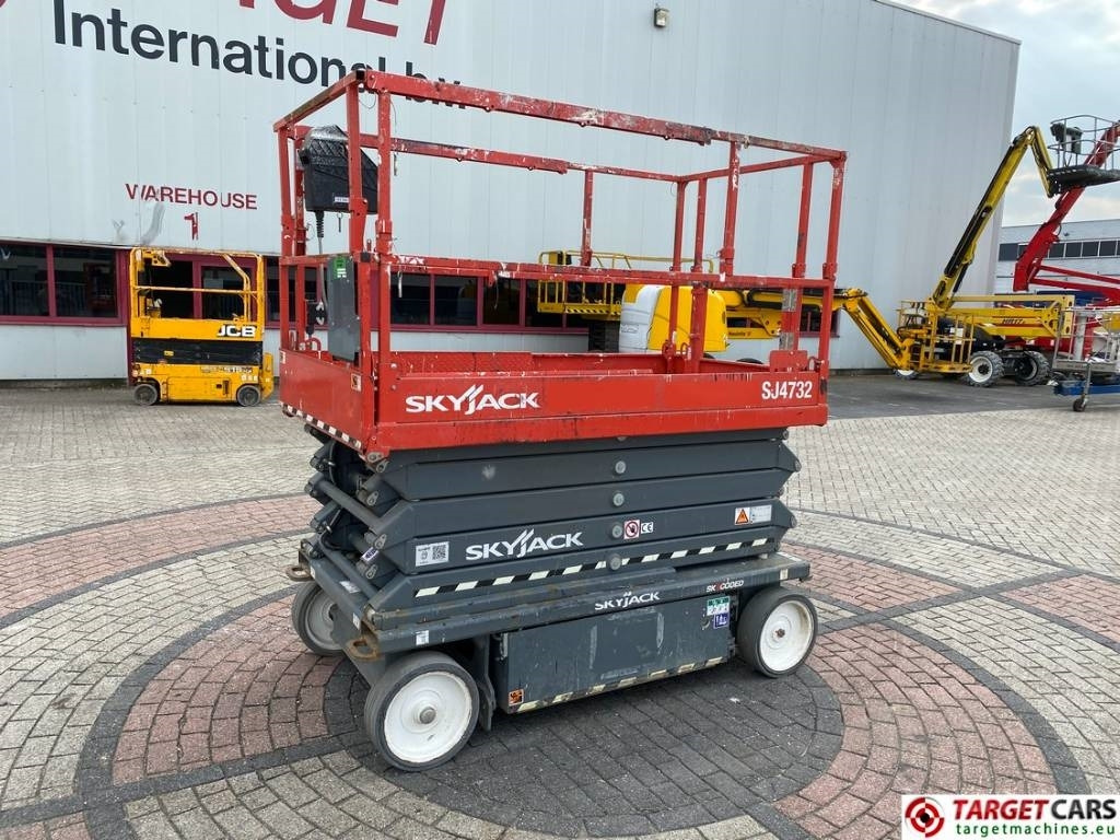 SkyJack SJ4732 Electric 4732 Scissor Work Lift 1165cm - Käärlift: pilt 1 SkyJack SJ4732 Electric 4732 Scissor Work Lift 1165cm - Käärlift: pilt 1
