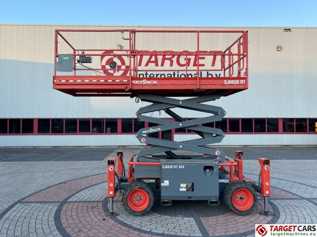 SkyJack SJ6826RT Diesel 4x4 Scissor 6826 Work Lift 992cm  - Käärlift: pilt 5 SkyJack SJ6826RT Diesel 4x4 Scissor 6826 Work Lift 992cm  - Käärlift: pilt 5