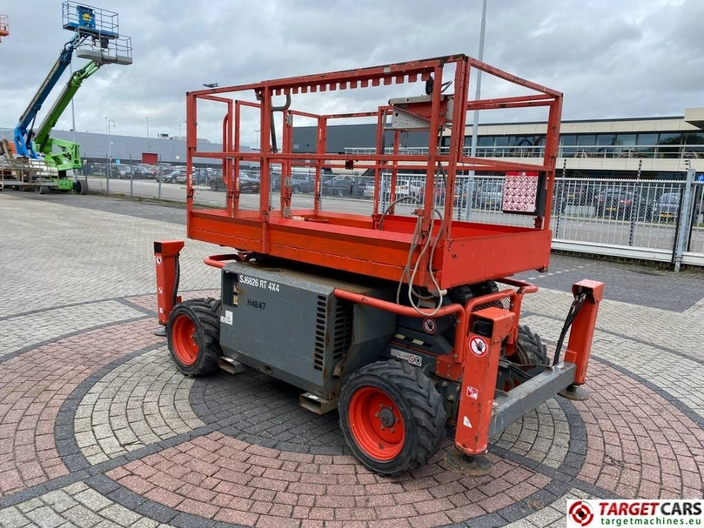 SkyJack SJ6826RT Diesel 4x4 Scissor Work Lift 992cm - Käärlift: pilt 2 SkyJack SJ6826RT Diesel 4x4 Scissor Work Lift 992cm - Käärlift: pilt 2