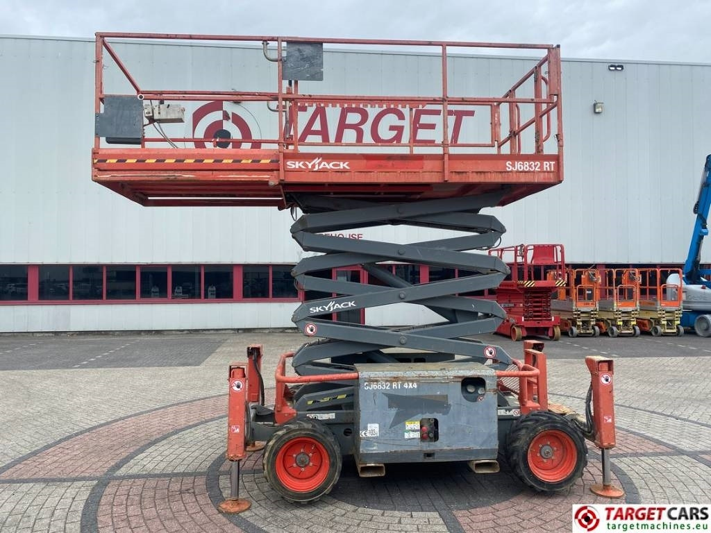SkyJack SJ6832 RT Diesel 4x4 Scissor Work Lift 1180cm - Käärlift: pilt 5 SkyJack SJ6832 RT Diesel 4x4 Scissor Work Lift 1180cm - Käärlift: pilt 5