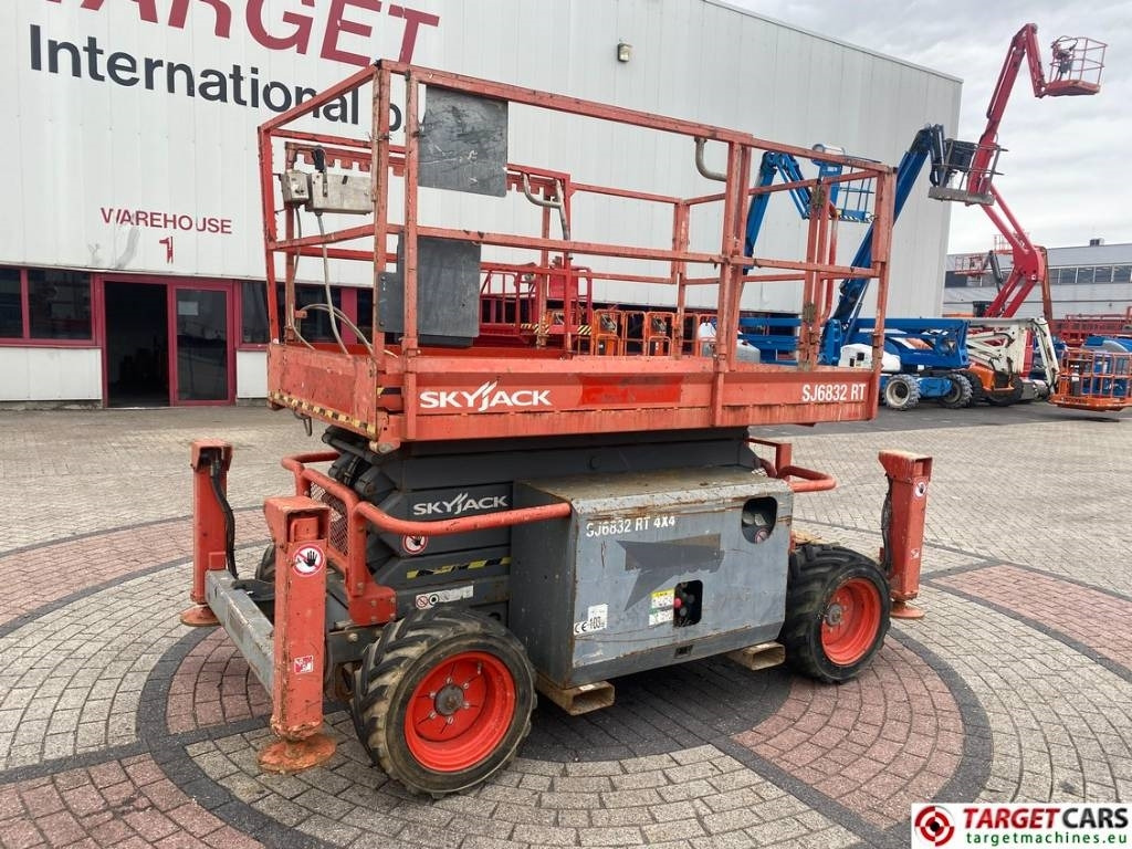SkyJack SJ6832 RT Diesel 4x4 Scissor Work Lift 1180cm - Käärlift: pilt 1 SkyJack SJ6832 RT Diesel 4x4 Scissor Work Lift 1180cm - Käärlift: pilt 1