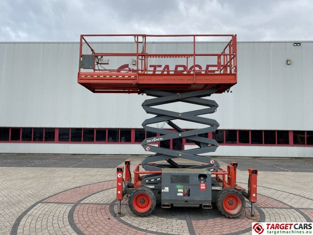 SkyJack SJ6832RT Diesel 4x4 Scissor 6832 Work Lift 1180cm - Käärlift: pilt 5 SkyJack SJ6832RT Diesel 4x4 Scissor 6832 Work Lift 1180cm - Käärlift: pilt 5
