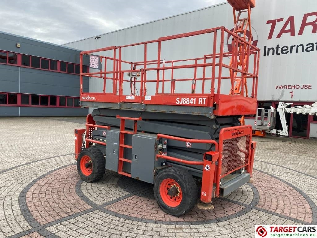 SkyJack SJ8841RT Diesel 4x4 Scissor Work Lift 1430cm - Käärlift: pilt 4 SkyJack SJ8841RT Diesel 4x4 Scissor Work Lift 1430cm - Käärlift: pilt 4