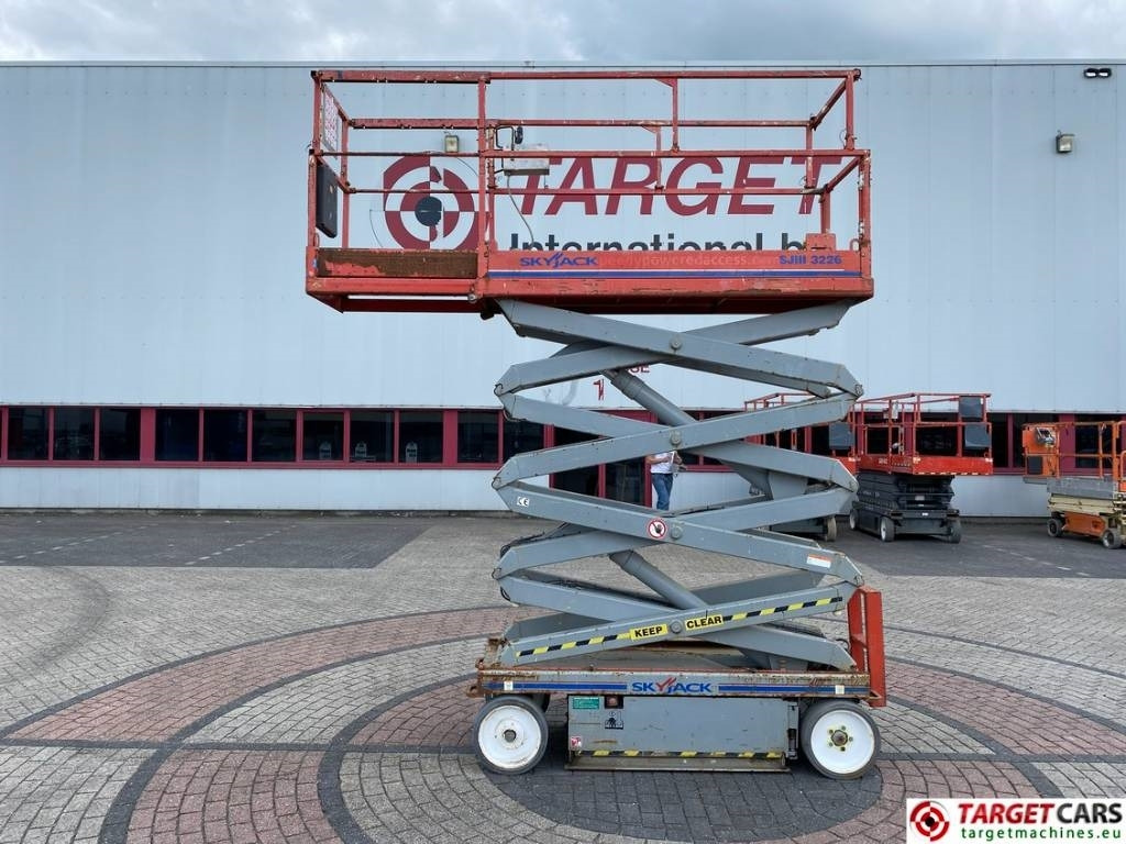 SkyJack SJIII-3226 Electric 3226 Scissor Work Lift 990cm - Käärlift: pilt 5 SkyJack SJIII-3226 Electric 3226 Scissor Work Lift 990cm - Käärlift: pilt 5