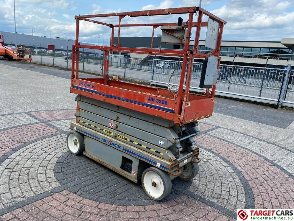 SkyJack SJIII-3226 Electric 3226 Scissor Work Lift 990cm - Käärlift: pilt 2 SkyJack SJIII-3226 Electric 3226 Scissor Work Lift 990cm - Käärlift: pilt 2