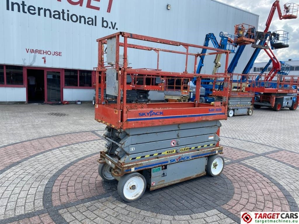 SkyJack SJIII-3226 Electric 3226 Scissor Work Lift 990cm - Käärlift: pilt 1 SkyJack SJIII-3226 Electric 3226 Scissor Work Lift 990cm - Käärlift: pilt 1