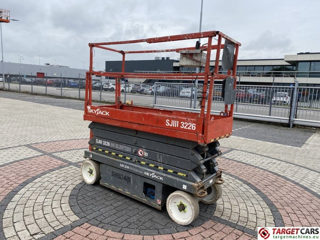 SkyJack SJIII-3226 Electric Scissor Work Lift 990cm - Käärlift: pilt 2 SkyJack SJIII-3226 Electric Scissor Work Lift 990cm - Käärlift: pilt 2