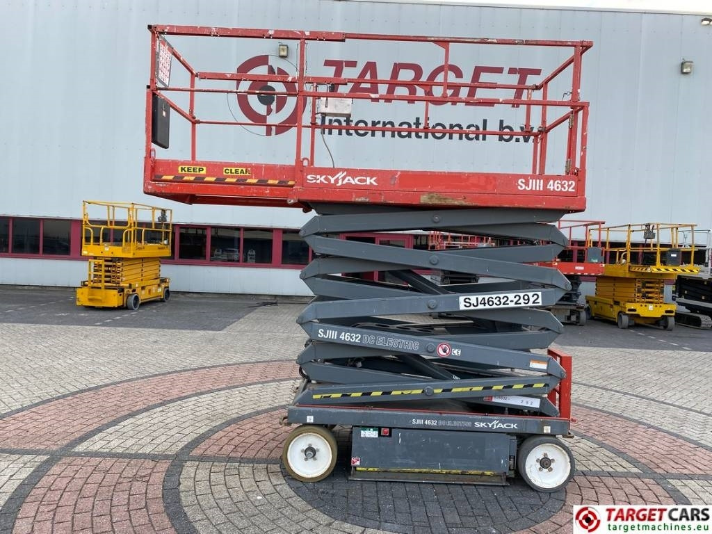 SkyJack SJIII-4632 Electric 4632 Scissor Work Lift 1170cm  - Käärlift: pilt 5 SkyJack SJIII-4632 Electric 4632 Scissor Work Lift 1170cm  - Käärlift: pilt 5