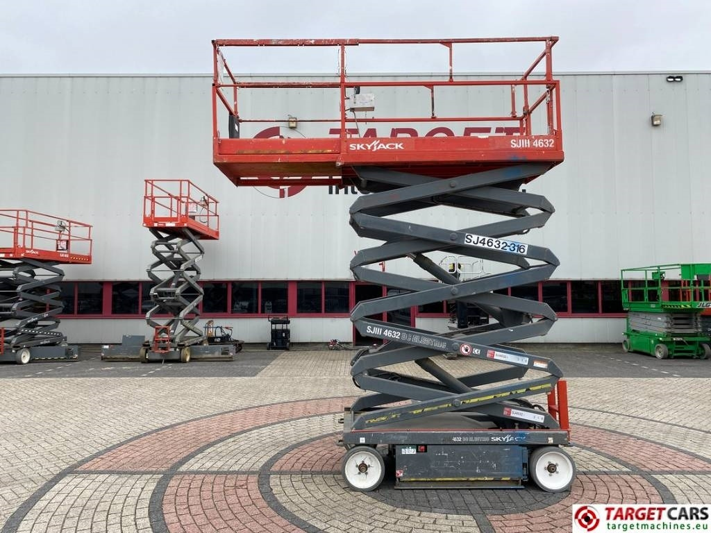 SkyJack SJIII-4632 Electric 4632 Scissor Work Lift 1170cm - Käärlift: pilt 5 SkyJack SJIII-4632 Electric 4632 Scissor Work Lift 1170cm - Käärlift: pilt 5