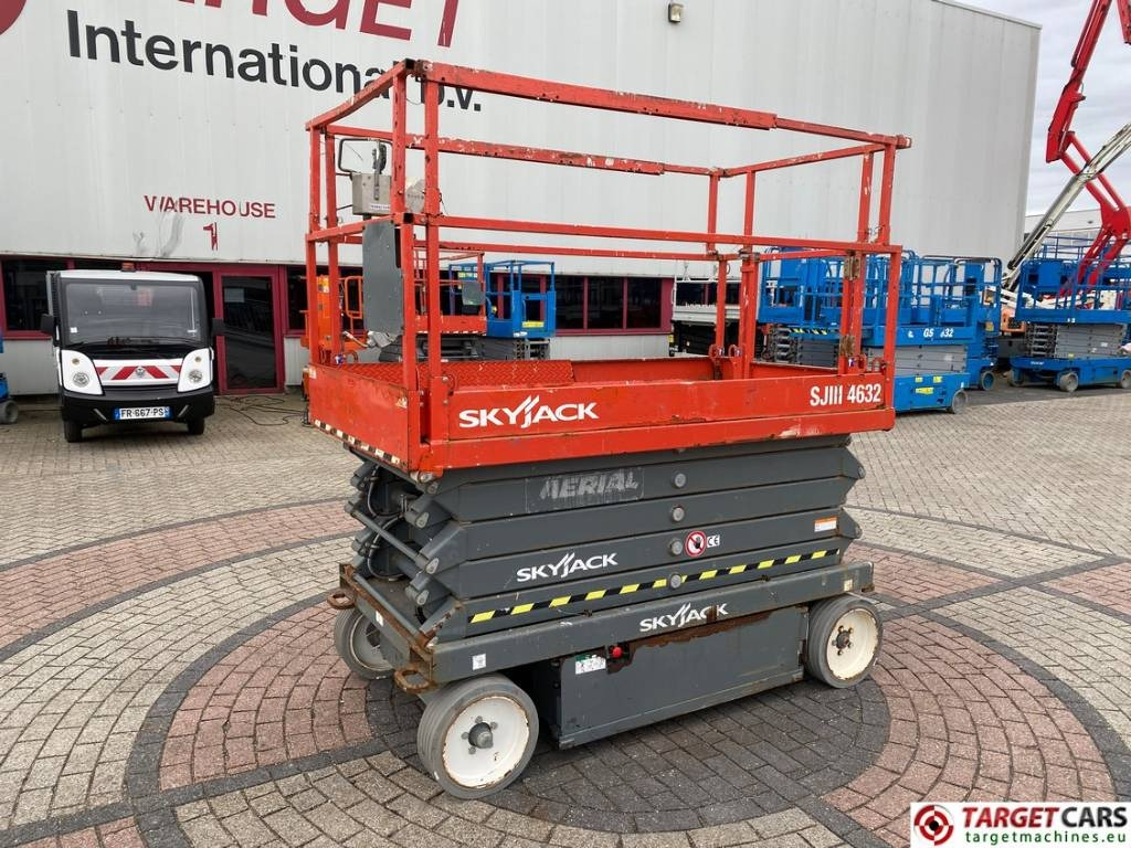 SkyJack SJIII-4632 Electric 4632 Scissor Work Lift 1170cm - Käärlift: pilt 1 SkyJack SJIII-4632 Electric 4632 Scissor Work Lift 1170cm - Käärlift: pilt 1