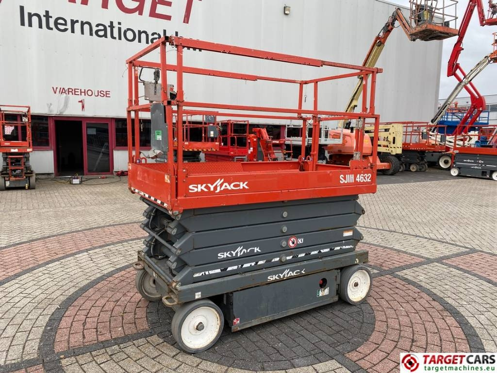 SkyJack SJIII-4632 Electric Scissor Work Lift 1170cm  - Käärlift: pilt 1 SkyJack SJIII-4632 Electric Scissor Work Lift 1170cm  - Käärlift: pilt 1