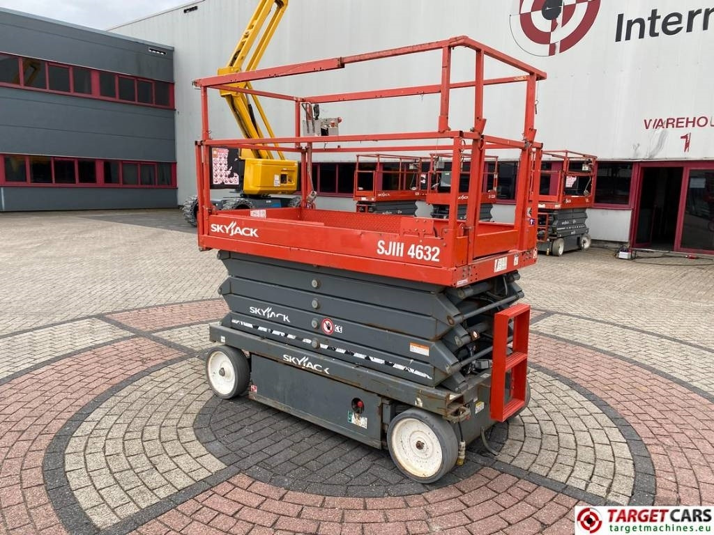 SkyJack SJIII-4632 Electric Scissor Work Lift 1170cm  - Käärlift: pilt 4 SkyJack SJIII-4632 Electric Scissor Work Lift 1170cm  - Käärlift: pilt 4