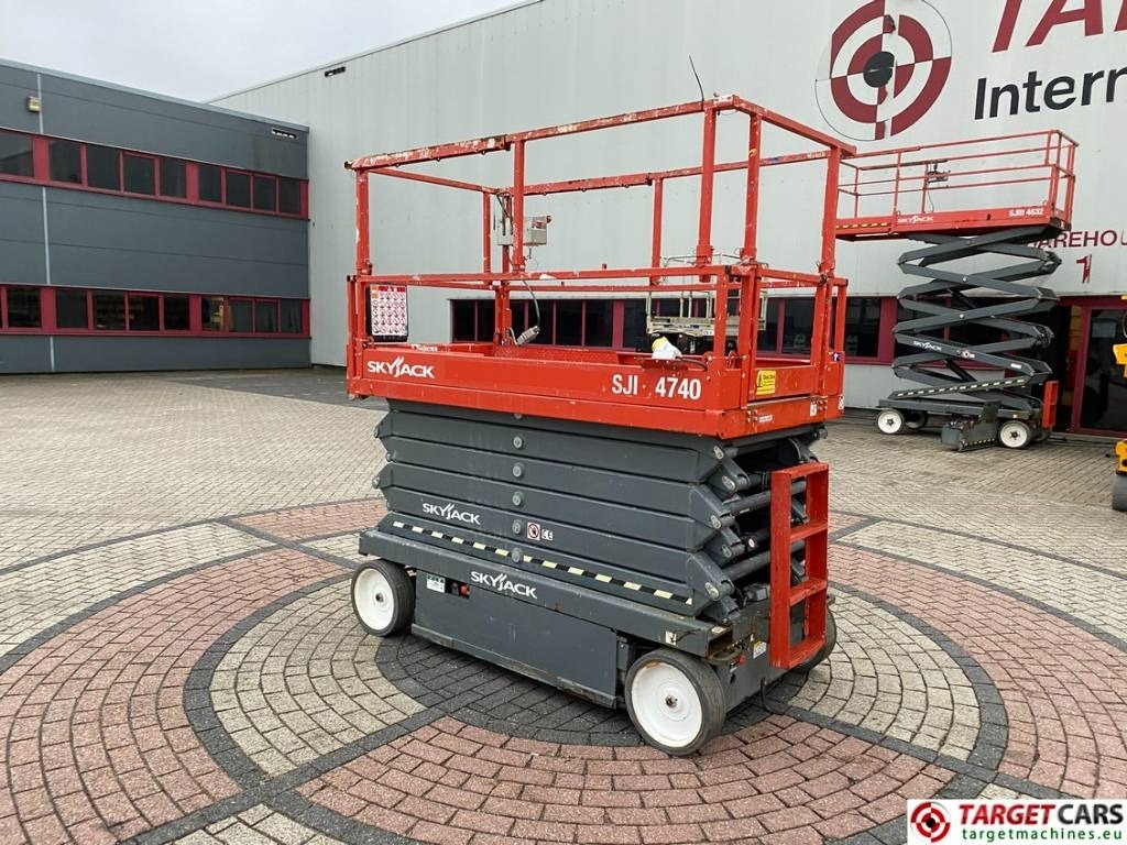 SkyJack SJIII-4740 Electric 4740 Scissor Work Lift 1380cm - Käärlift: pilt 4 SkyJack SJIII-4740 Electric 4740 Scissor Work Lift 1380cm - Käärlift: pilt 4
